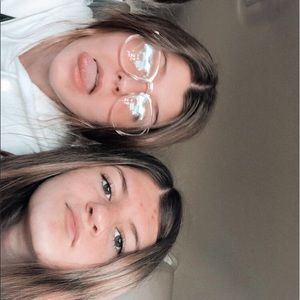 Meet your Posher, Isabelle